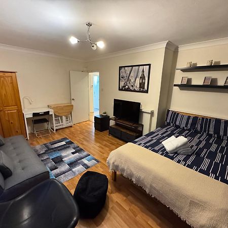 Huge And Affordable 3 Bedroom Flat In Hammersmith For 7 People With Welcome Breakfast Londres Extérieur photo