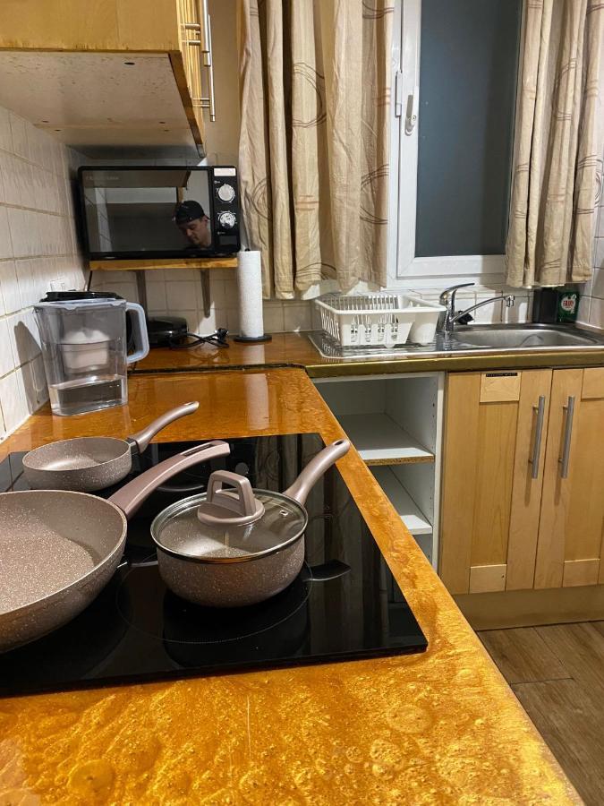 Huge And Affordable 3 Bedroom Flat In Hammersmith For 7 People With Welcome Breakfast Londres Extérieur photo