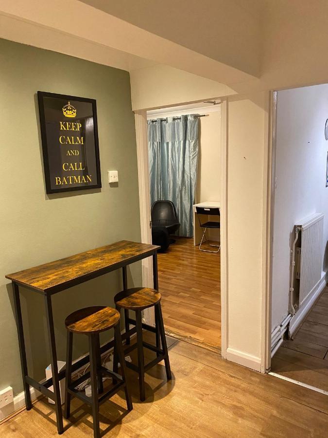 Huge And Affordable 3 Bedroom Flat In Hammersmith For 7 People With Welcome Breakfast Londres Extérieur photo