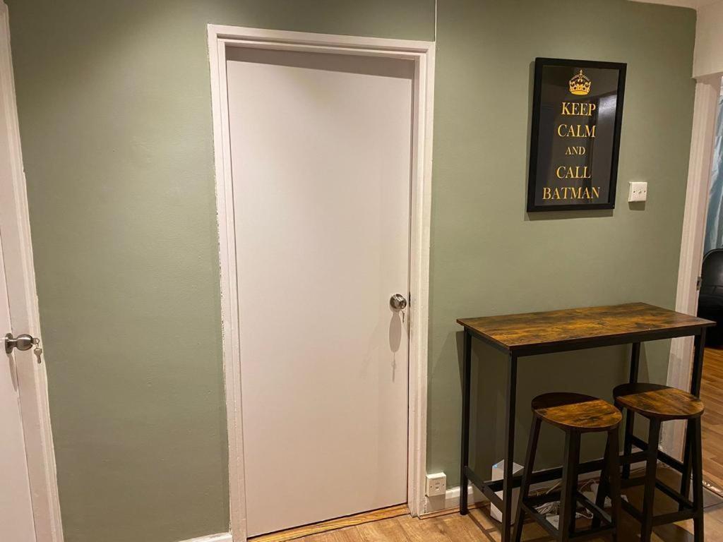Huge And Affordable 3 Bedroom Flat In Hammersmith For 7 People With Welcome Breakfast Londres Extérieur photo