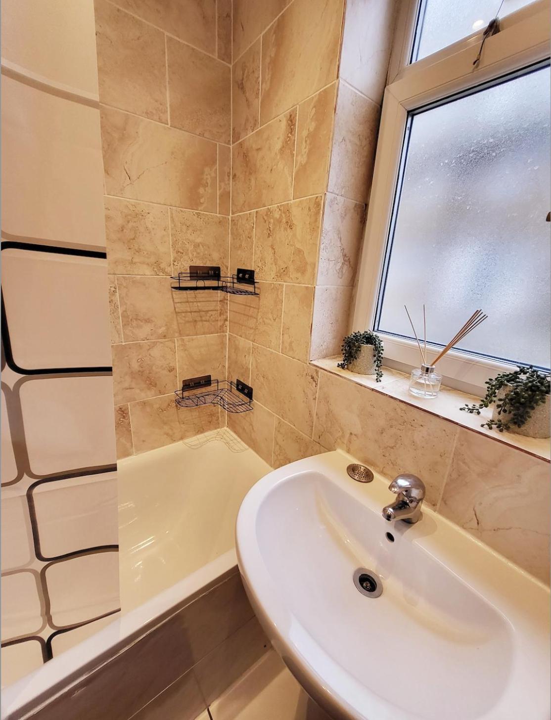 Huge And Affordable 3 Bedroom Flat In Hammersmith For 7 People With Welcome Breakfast Londres Extérieur photo