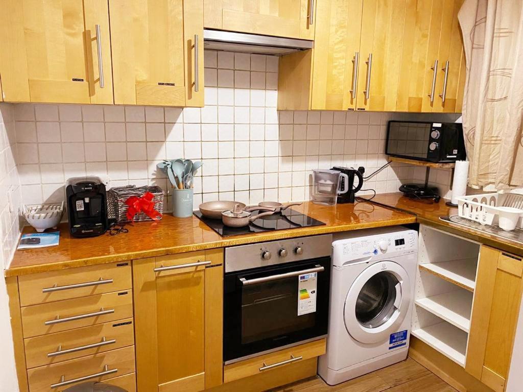 Huge And Affordable 3 Bedroom Flat In Hammersmith For 7 People With Welcome Breakfast Londres Extérieur photo