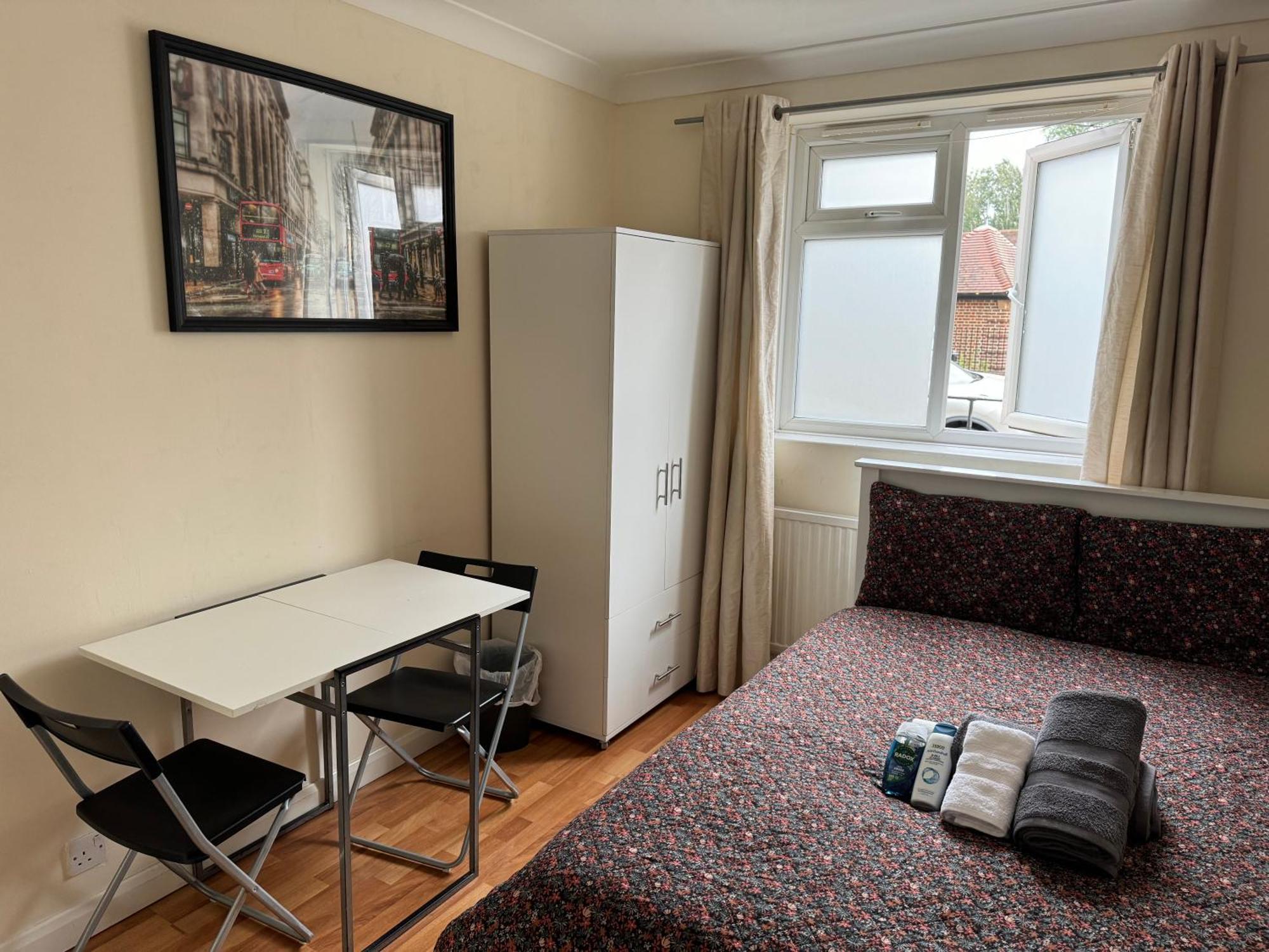Huge And Affordable 3 Bedroom Flat In Hammersmith For 7 People With Welcome Breakfast Londres Extérieur photo