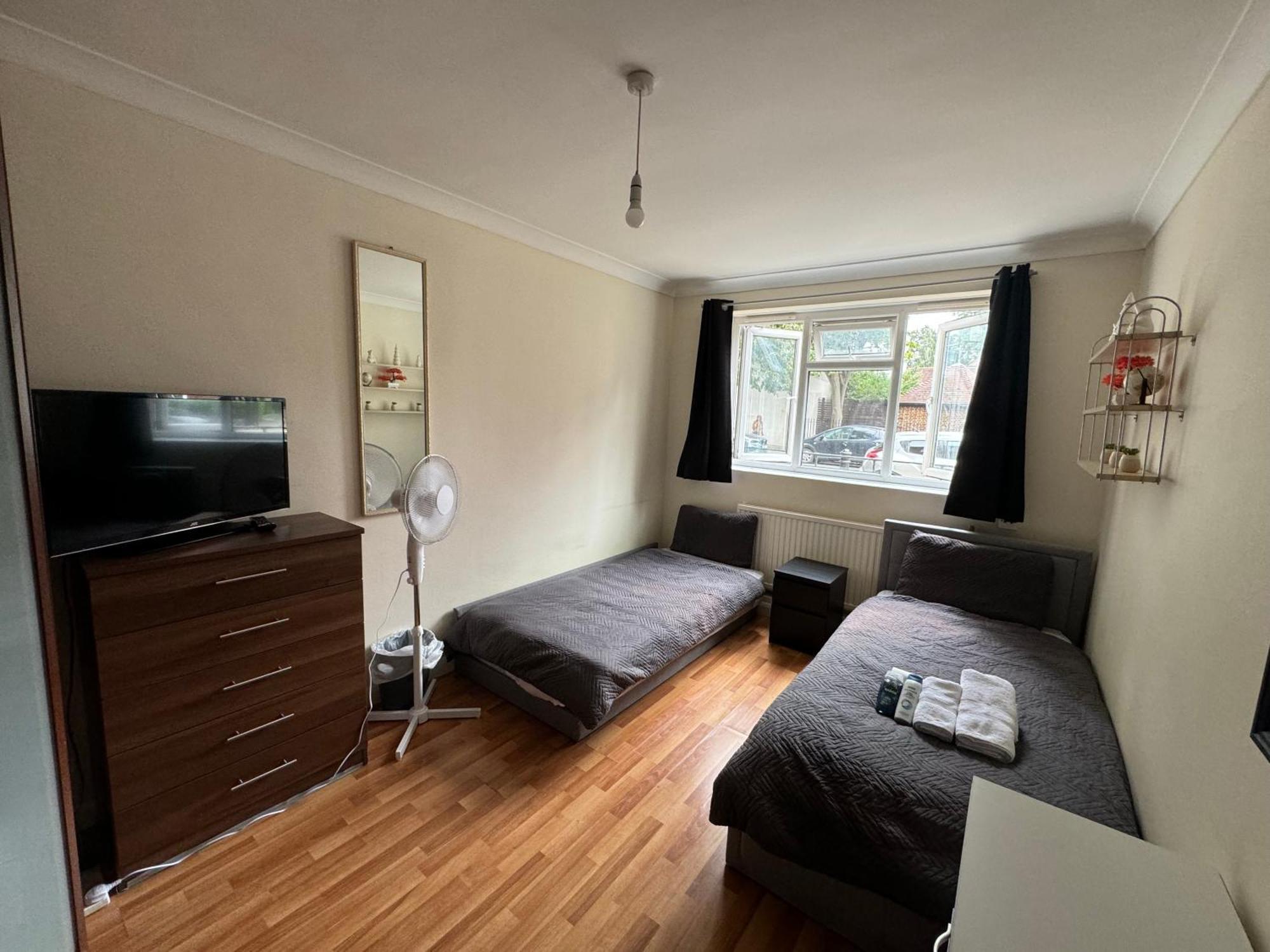 Huge And Affordable 3 Bedroom Flat In Hammersmith For 7 People With Welcome Breakfast Londres Extérieur photo