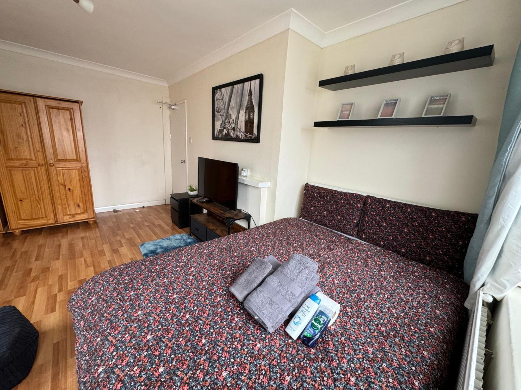 Huge And Affordable 3 Bedroom Flat In Hammersmith For 7 People With Welcome Breakfast Londres Extérieur photo